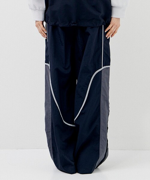 CITY TOKYO(シティトウキョウ)の「【UVカット】【手洗い可能】【撥水機能】アクティブカーブデザインワイドストレートパンツ(その他パンツ・レディース・オフホワイト/ブラック・1/2)」の8枚目の写真