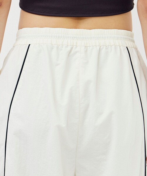 CITY TOKYO(シティトウキョウ)の「【UVカット】【手洗い可能】【撥水機能】アクティブカーブデザインワイドストレートパンツ(その他パンツ・レディース・オフホワイト/ブラック・1/2)」の15枚目の写真