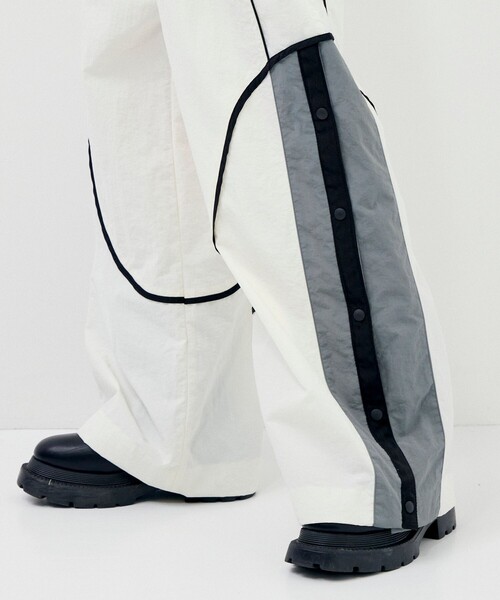 CITY TOKYO(シティトウキョウ)の「【UVカット】【手洗い可能】【撥水機能】アクティブカーブデザインワイドストレートパンツ(その他パンツ・レディース・オフホワイト/ブラック・1/2)」の16枚目の写真