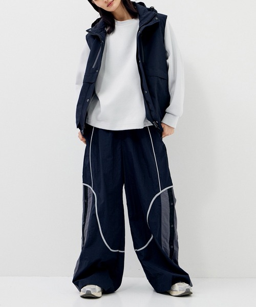 CITY TOKYO(シティトウキョウ)の「【UVカット】【手洗い可能】【撥水機能】アクティブカーブデザインワイドストレートパンツ(その他パンツ・レディース・オフホワイト/ブラック・1/2)」の18枚目の写真