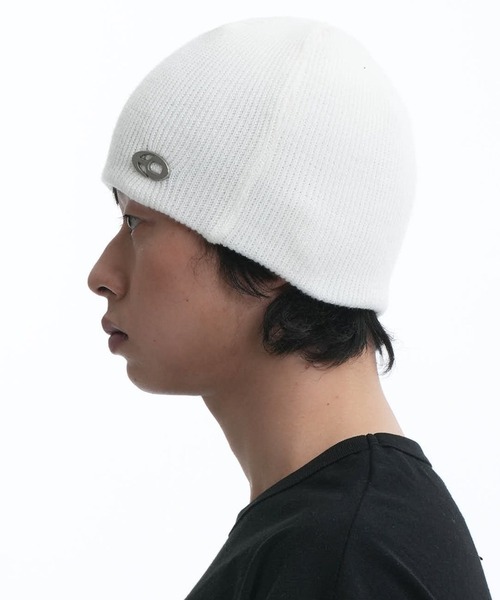 OY(オーワイ)の「『OY/オーワイ』 METAL LOGO BEANIE/メタルニットキャップ(ニットキャップ/ビーニー・メンズ・ブラック/アイボリー/グレー・FREE)」の11枚目の写真