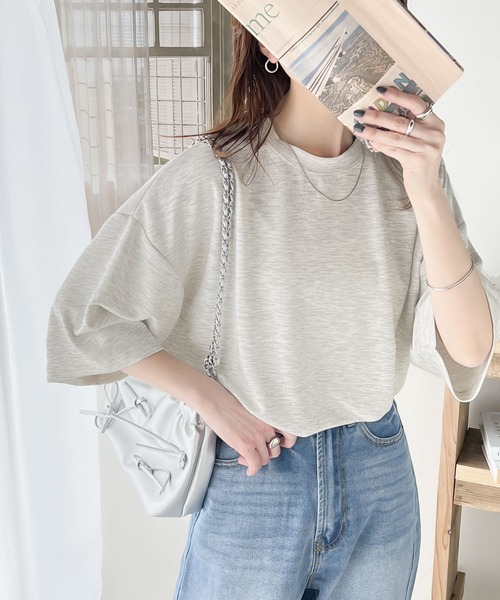 艶感素材でゆったりな着心地。オーバーサイズダンボールビッグTシャツ