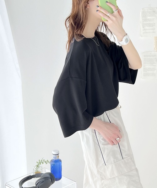 艶感素材でゆったりな着心地。オーバーサイズダンボールビッグTシャツ