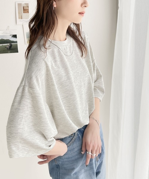 艶感素材でゆったりな着心地。オーバーサイズダンボールビッグTシャツ