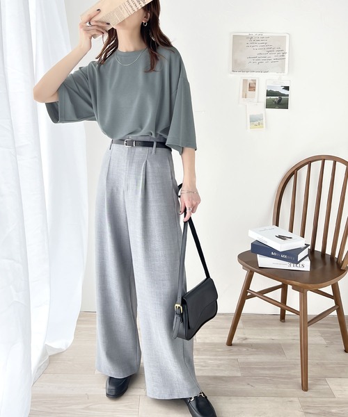 艶感素材でゆったりな着心地。オーバーサイズダンボールビッグTシャツ