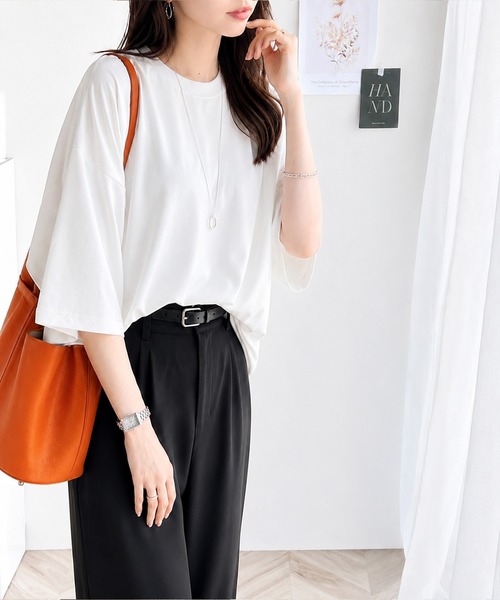 classicalelf(クラシカルエルフ)の「艶感素材でゆったりな着心地。オーバーサイズ ダンボールビッグTシャツ(Tシャツ/カットソー・レディース・杢グレー/ブルー/ベージュ/ブラック/ホワイト・SMALL/MEDIUM/LARGE/X-LARGE)」の7枚目の写真