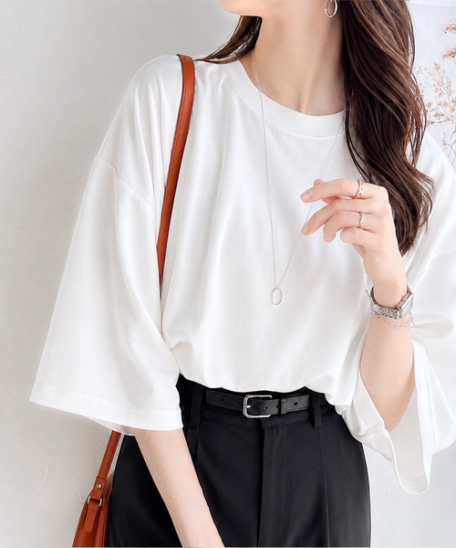 classicalelf(クラシカルエルフ)の「艶感素材でゆったりな着心地。オーバーサイズ ダンボールビッグTシャツ(Tシャツ/カットソー・レディース・杢グレー/ブルー/ベージュ/ブラック/ホワイト・SMALL/MEDIUM/LARGE/X-LARGE)」の6枚目の写真