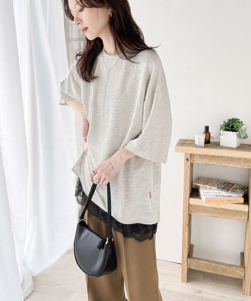 classicalelf(クラシカルエルフ)の「艶感素材でゆったりな着心地。オーバーサイズ ダンボールビッグTシャツ(Tシャツ/カットソー・レディース・杢グレー/ブルー/ベージュ/ブラック/ホワイト・SMALL/MEDIUM/LARGE/X-LARGE)」の12枚目の写真