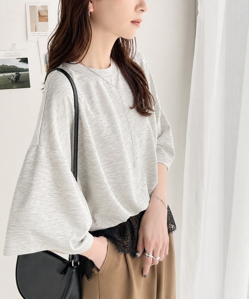 classicalelf(クラシカルエルフ)の「艶感素材でゆったりな着心地。オーバーサイズ ダンボールビッグTシャツ(Tシャツ/カットソー・レディース・杢グレー/ブルー/ベージュ/ブラック/ホワイト・SMALL/MEDIUM/LARGE/X-LARGE)」の11枚目の写真