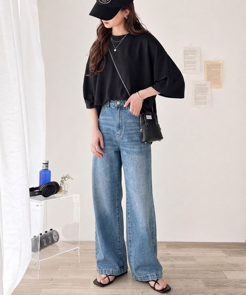 classicalelf(クラシカルエルフ)の「艶感素材でゆったりな着心地。オーバーサイズ ダンボールビッグTシャツ(Tシャツ/カットソー・レディース・杢グレー/ブルー/ベージュ/ブラック/ホワイト・SMALL/MEDIUM/LARGE/X-LARGE)」の15枚目の写真