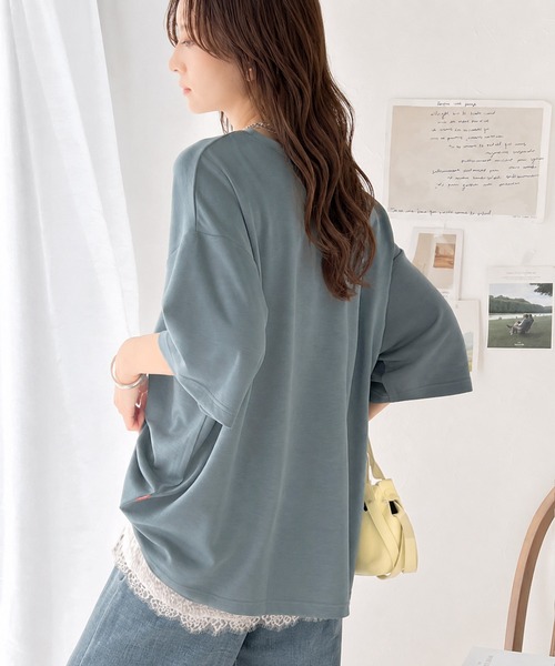 classicalelf(クラシカルエルフ)の「艶感素材でゆったりな着心地。オーバーサイズ ダンボールビッグTシャツ(Tシャツ/カットソー・レディース・杢グレー/ブルー/ベージュ/ブラック/ホワイト・SMALL/MEDIUM/LARGE/X-LARGE)」の22枚目の写真
