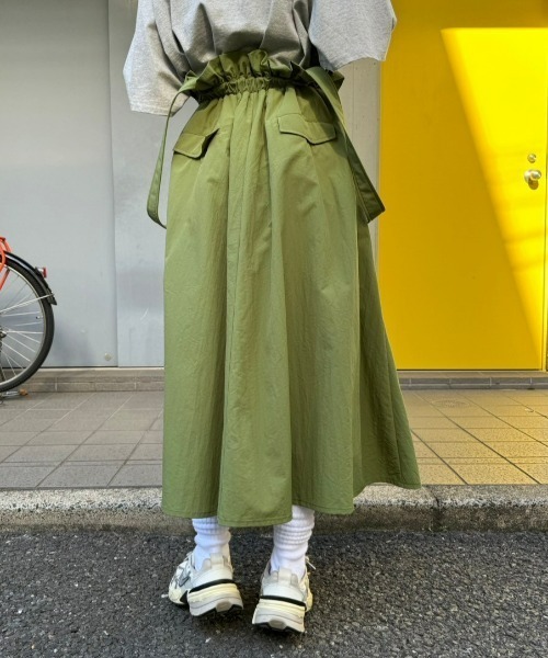 Candy Stripper（キャンディストリッパー）の「NYLON GATHER JUMPER スカート（ジャンパースカート・レディース・ブラック/カーキ/アイボリー・2）」の21枚目の写真