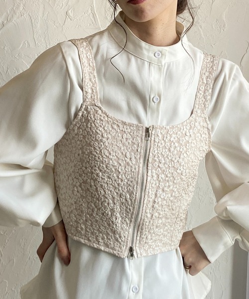 She's Closet(シーズクローゼット)の「ダブルジップアップショート丈ふくれジャガードビスチェベスト(ベスト・レディース・ベージュ/ブラック/ホワイト系その他/ブラック系その他/アイボリー/グレー・FREE)」の6枚目の写真