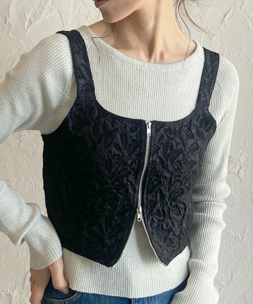 She's Closet(シーズクローゼット)の「ダブルジップアップショート丈ふくれジャガードビスチェベスト(ベスト・レディース・ベージュ/ブラック/ホワイト系その他/ブラック系その他/アイボリー/グレー・FREE)」の5枚目の写真