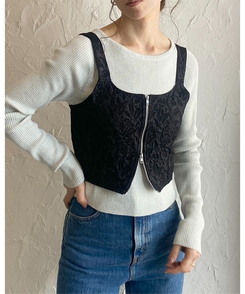 She's Closet(シーズクローゼット)の「ダブルジップアップショート丈ふくれジャガードビスチェベスト(ベスト・レディース・ベージュ/ブラック/ホワイト系その他/ブラック系その他/アイボリー/グレー・FREE)」の7枚目の写真