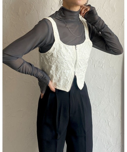 She's Closet(シーズクローゼット)の「ダブルジップアップショート丈ふくれジャガードビスチェベスト(ベスト・レディース・ベージュ/ブラック/ホワイト系その他/ブラック系その他/アイボリー/グレー・FREE)」の9枚目の写真