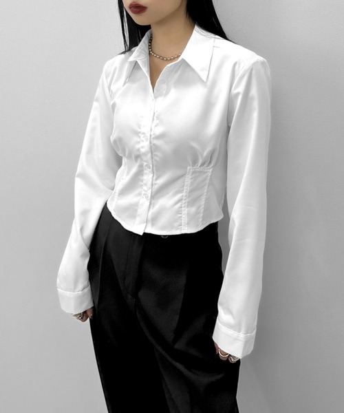 LVEU.（ラブユ.）の「【LVEU.】ウエストデザインクロップドシャツ / トップス シャツ ブラウス タイト タック 長袖 クロップド ショート ブラック ホワイト ブルー（シャツ/ブラウス・レディース・ホワイト/ブラック/ブルー・FREE）」の7枚目の写真