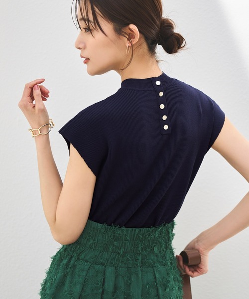 RUIRUE BOUTIQUE(ルイルエブティック)の「洗える UVカット | 選べるデザイン バック釦 フレンチリブサマーニット半袖(Aタイプ/メタル釦) | ハイネック トップス リブニット ベーシック シンプル メタルボタン(ニット/セーター・レディース・ネイビー/ブラウン/グリーン/ブラック・M/L)」の4枚目の写真