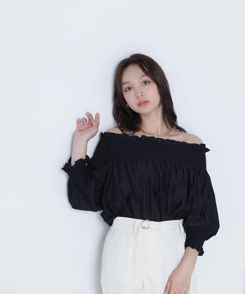 NATURAL BEAUTY BASIC(ナチュラルビューティーベーシック)の「◇シャーリングオフショルブラウス(シャツ/ブラウス・レディース・ブラック/ピンク/ブラウン・SMALL/MEDIUM)」の6枚目の写真