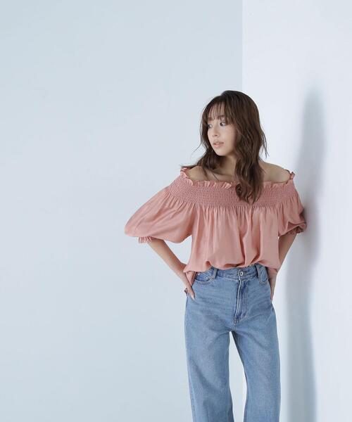 NATURAL BEAUTY BASIC(ナチュラルビューティーベーシック)の「◇シャーリングオフショルブラウス(シャツ/ブラウス・レディース・ブラック/ピンク/ブラウン・SMALL/MEDIUM)」の17枚目の写真