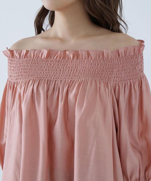 NATURAL BEAUTY BASIC(ナチュラルビューティーベーシック)の「◇シャーリングオフショルブラウス(シャツ/ブラウス・レディース・ブラック/ピンク/ブラウン・SMALL/MEDIUM)」の14枚目の写真
