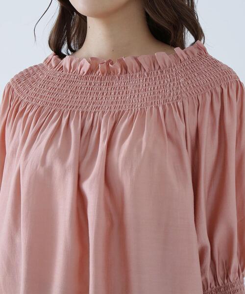 NATURAL BEAUTY BASIC(ナチュラルビューティーベーシック)の「◇シャーリングオフショルブラウス(シャツ/ブラウス・レディース・ブラック/ピンク/ブラウン・SMALL/MEDIUM)」の13枚目の写真