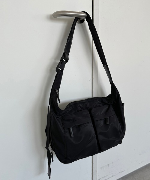 apres jour mignon（アプレジュールミニョン）の「【apresjour mignon×ARIAZ】BIGポケットショルダー（ショルダーバッグ・レディース・グレー/ブラック/カーキ・ONESIZE）」の2枚目の写真