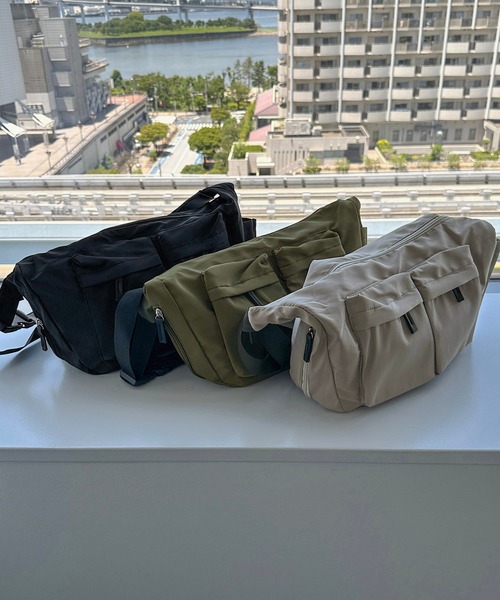 apres jour mignon（アプレジュールミニョン）の「【apresjour mignon×ARIAZ】BIGポケットショルダー（ショルダーバッグ・レディース・グレー/ブラック/カーキ・ONESIZE）」の7枚目の写真