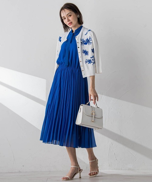 Viaggio Blu(ビアッジョブルー)の「シルクライクシフォンワンピース≪洗濯機で洗える≫(ワンピース・レディース・ネイビー/ブルー系その他/ベージュ・S/M/L)」の16枚目の写真