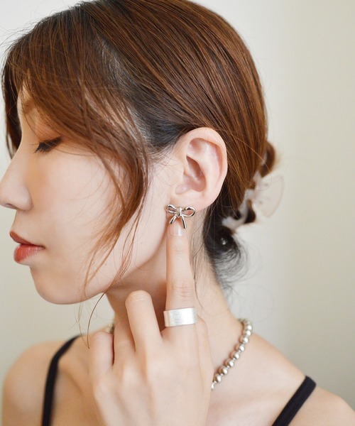 styiro（スタイロ）の「ニッケルフリー メタルリボンピアス（ピアス（両耳用）・レディース・シルバー系2/シルバー/ゴールド/ゴールド系2・FREE）」の2枚目の写真