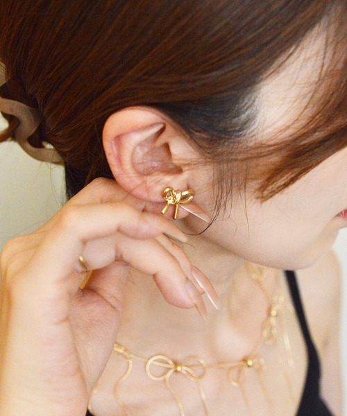 styiro（スタイロ）の「ニッケルフリー メタルリボンピアス（ピアス（両耳用）・レディース・シルバー系2/シルバー/ゴールド/ゴールド系2・FREE）」の5枚目の写真
