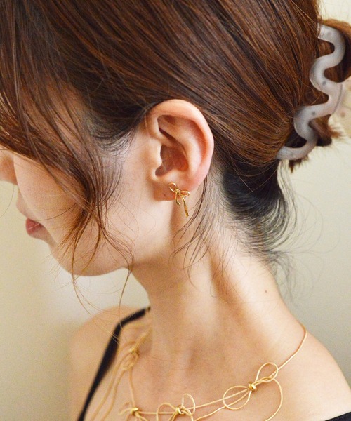 styiro（スタイロ）の「ニッケルフリー メタルリボンピアス（ピアス（両耳用）・レディース・シルバー系2/シルバー/ゴールド/ゴールド系2・FREE）」の6枚目の写真