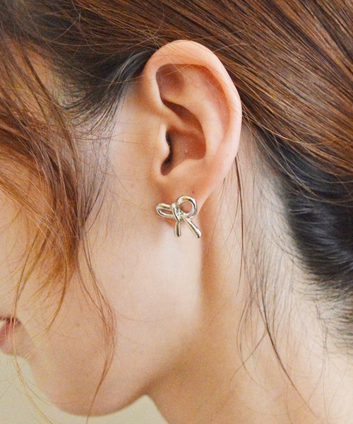 styiro（スタイロ）の「ニッケルフリー メタルリボンピアス（ピアス（両耳用）・レディース・シルバー系2/シルバー/ゴールド/ゴールド系2・FREE）」の7枚目の写真