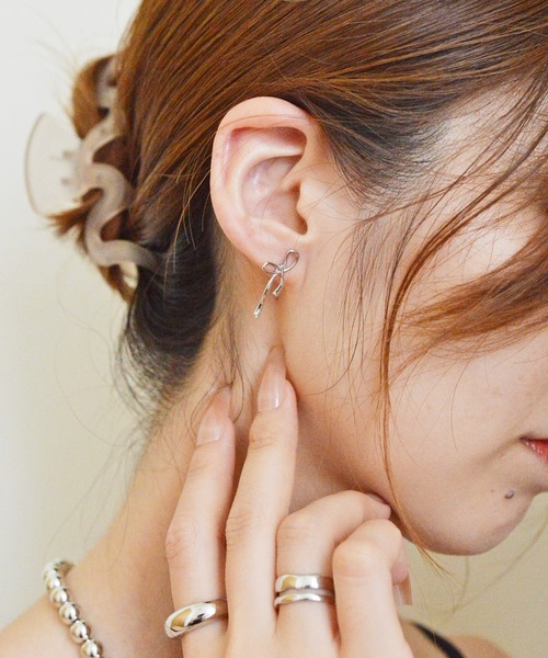 styiro（スタイロ）の「ニッケルフリー メタルリボンピアス（ピアス（両耳用）・レディース・シルバー系2/シルバー/ゴールド/ゴールド系2・FREE）」の8枚目の写真