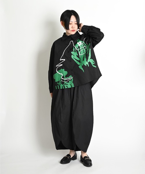 MARAI(マーライ)の「アートプリント長袖ブラウス レギュラーカラー(シャツ/ブラウス・レディース・ブラック/ホワイト・FREE)」の1枚目の写真