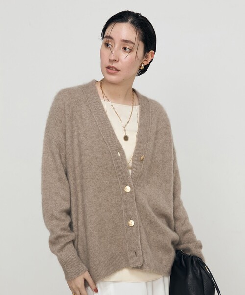 Laraaji（ララージ）の「カシミヤファー加工Vネックカーディガン