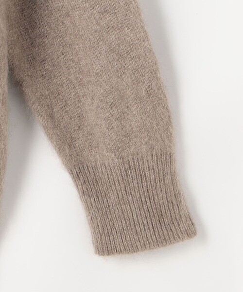 Laraaji（ララージ）の「カシミヤファー加工Vネックカーディガン