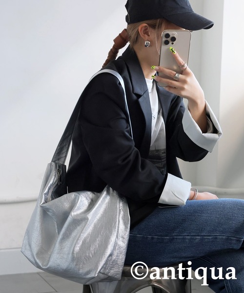 antiqua（アンティカ）の「シルバートートバッグ（ショルダーバッグ・レディース・シルバー・FREE）」の4枚目の写真