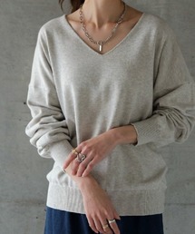 素肌Vネックニット