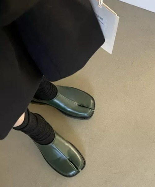 AMELY（エミリー）の「足袋ローヒールパンプス（パンプス・レディース・ブラック/グリーン/シルバー/オフホワイト・38/37/36/35/39）」の8枚目の写真