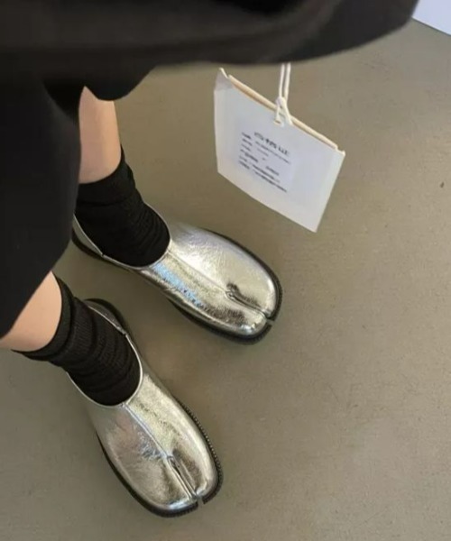 AMELY（エミリー）の「足袋ローヒールパンプス（パンプス・レディース・ブラック/グリーン/シルバー/オフホワイト・38/37/36/35/39）」の10枚目の写真