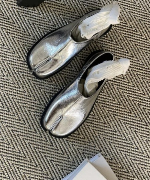 AMELY（エミリー）の「足袋ローヒールパンプス（パンプス・レディース・ブラック/グリーン/シルバー/オフホワイト・38/37/36/35/39）」の11枚目の写真