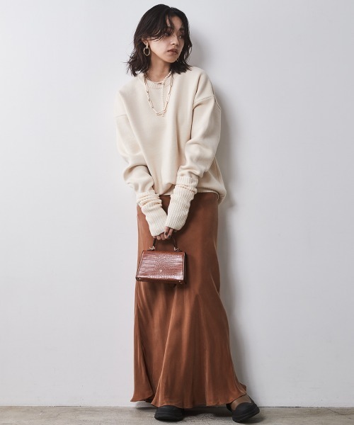 CHIC STYLE（シックスタイル）の「アームウォーマー付クルーネックニットプルオーバー ＜大きいサイズ有＞シックスタイル（ニット/セーター・レディース・グレー/アイボリー/ブラック/ブラウン・M/L/LL/3L/4L/5L）」の5枚目の写真