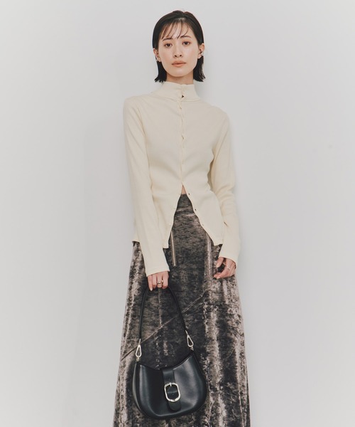 UNITED TOKYO(ユナイテッドトウキョウ)の「【2way】ソフトタッチロングスリーブトップス/ソフトタッチスリットネックトップス|ウォッシャブル/ロンT/春服(Tシャツ/カットソー・レディース・グレー/ダークブラウン/ホワイト/インディゴブルー/イエロー/ブルー・FREE)」の14枚目の写真