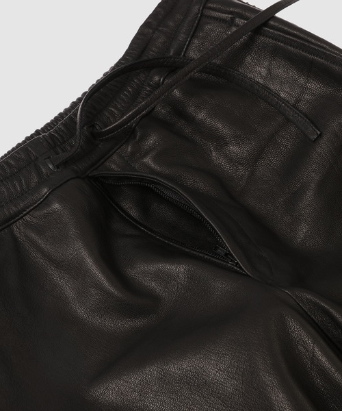 WhoWhat(フーワット)の「LEATHER SHARK PANTS(その他パンツ・メンズ・ブラック・M)」の5枚目の写真