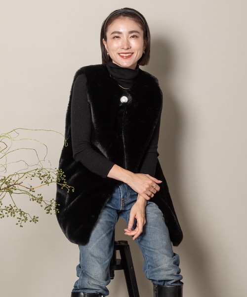MHBG TOKYO(エムエイチビージートーキョー)の「ダイヤモチーフ リッチファー ロングベスト(ベスト・レディース・ブラック/グレー/モカ・FREE)」の1枚目の写真