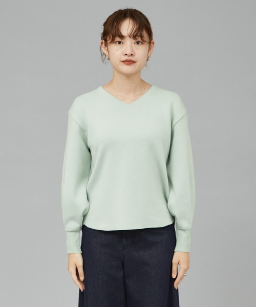 qualite（カリテ）の「リブスムースVネックニット（シャツ/ブラウス・レディース・チャコールグレー/スモークピンク/アイボリー/セージグリーン・フリー）」の22枚目の写真