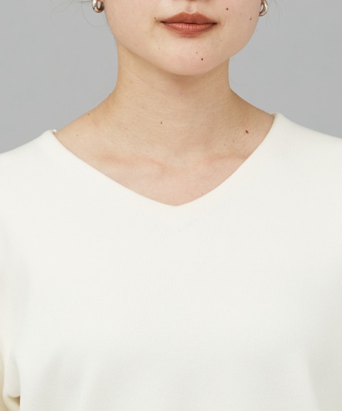 qualite（カリテ）の「リブスムースVネックニット（シャツ/ブラウス・レディース・チャコールグレー/スモークピンク/アイボリー/セージグリーン・フリー）」の17枚目の写真