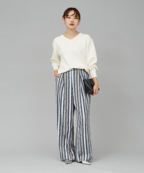 qualite（カリテ）の「リブスムースVネックニット（シャツ/ブラウス・レディース・チャコールグレー/スモークピンク/アイボリー/セージグリーン・フリー）」の6枚目の写真