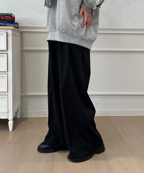 kutir(クティール)の「ワイドストレートスラックスパンツ(スラックス・レディース・グレー系その他2/ネイビー×ホワイト/ブラック×ホワイト/ブラック/チャコールグレー・マルチサイズ)」の2枚目の写真